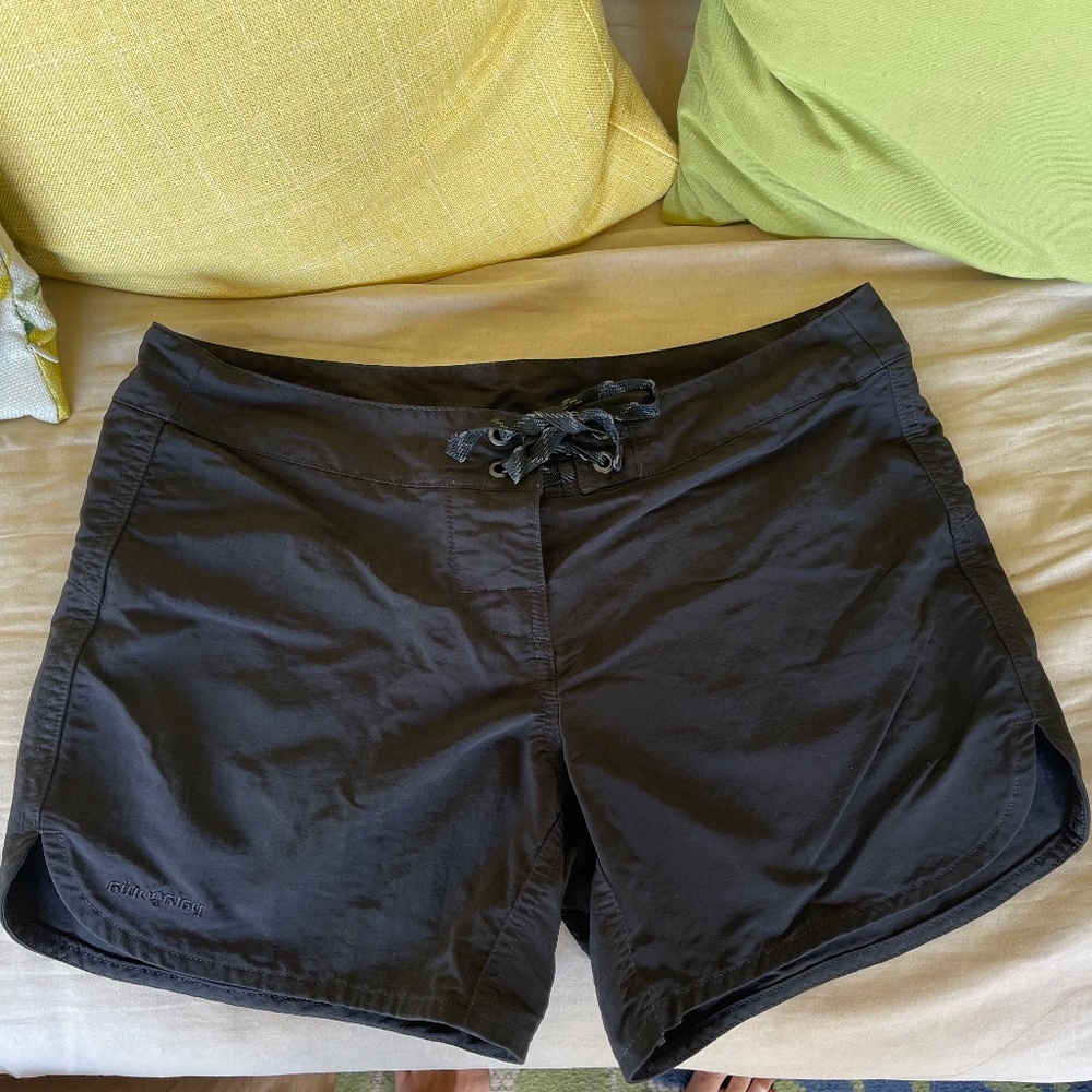 Patagonia Wavefarer Boardshorts Size 4 Womens